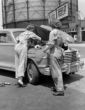 1943 Female Mechanics, Philadelphia, Pennsylvania Old Photo 8.5