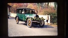 AI10 VINTAGE 35mm SLIDE TRANSPARENCY Photo GREEN VINTAGE CAR WITH PASSENGERS picture