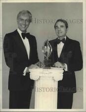 1979 Press Photo Army Archerd & Dick Van Dyke host the People's Choice Awards. picture