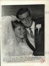 1966 Press Photo Lawrence Welk's Janet Lennon, Lee Bernhardi at wedding in CA picture