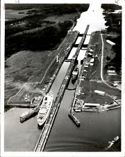 LG898 1980 Original Photo PANAMA CANAL Narrow Path Ships Barges Aerial Passage picture