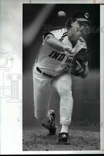 1989 Press Photo Doug Jones relieves Tom Candiotti in the eight inning picture