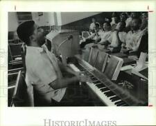 1989 Press Photo Channel 11 Producer Brother Jacky Scott Leads Choir in Houston picture