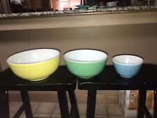 PYREX NESTING MIXING BOWLS SET OF 3 Vintage, Used Great Condition picture