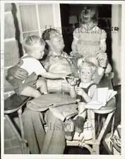 1942 Press Photo Arkansas Traveler Bob Burns shown with his children - kfa46577 picture
