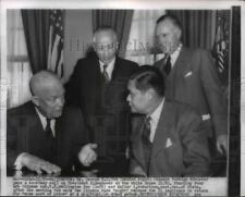 1954 Press Photo Dwight Eisenhower, Dr. George K.C. Yeh at White House picture