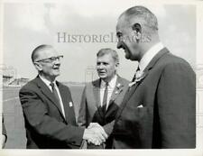 1962 Press Photo Vice Pres. Lyndon B. Johnson and company in North Carolina picture