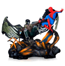 Marvel Spider-Man: Homecoming Deluxe Figurine / Statue - Spider-Man vs Vulture picture