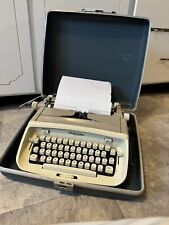 Royal Safari Vintage Typewriter Good condition functional Reed picture