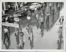 1953 Press Photo Brotherhood of Electrical Workers members at Labor Day Parade picture