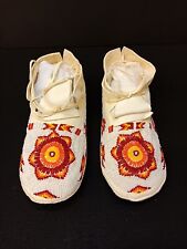 WOMENS SIZE 8 BEADED STAR DESIGN WHITE BUCKSKIN NATIVE AMERICAN INDIAN MOCCASINS picture