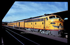 (MZ) DUPE TRAIN SLIDE UNION PACIFIC (UP) 934 W/ TRAIN IN STATION picture