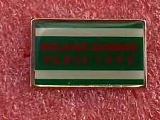 T13 pins tennis tournament roland garros paris 1992 Jim Courier M. Seles lapel pin picture