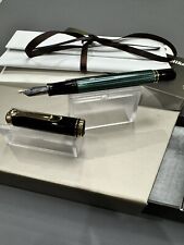 Pelikan Souverän M300 Green-Striped Fountain Pen | Medium 18K Gold  Nib | picture