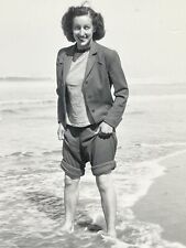 U4 Photograph Pretty Woman Walking Beach Water No Shoes 1940's Ocean Seashore  picture