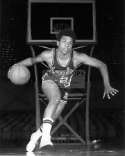 LARRY FINCH MEMPHIS STATE UNIVERSITY BASKETBALL PLAYER - 8X10 PHOTO (AA-522) picture