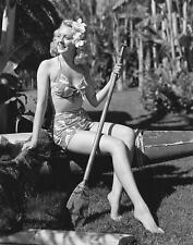 Hollywood Legend  LESLIE BROOKS Leggy Photo  (174-f) picture