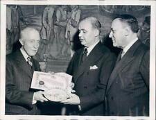 1946 Press Photo NYC Dr Joseph Chamberlain, Alexander Loudon Netherland picture