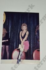 80s candid pretty woman in pink skirt VINTAGE PHOTOGRAPH  Gs picture