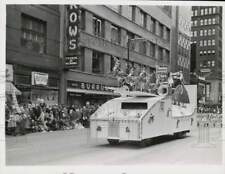 1963 Press Photo Santa Claus Float Featured in Cleveland Press Christmas Parade picture