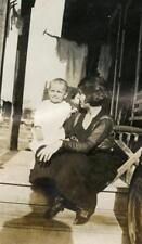 N947 Vtg Photo MOTHER & CHILD SITTING ON PORCH STEPS, CLOTHESLINE c Early 1900's picture