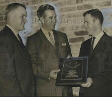1963 Press Photo James Mills receives Jaycee award, Tuscaloosa, Alabama picture