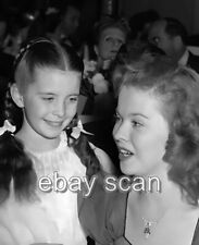 CUTE CANDID OF SHIRLEY TEMPLE AND  MARGARET O'BRIEN   8X10 PHOTO 637 picture