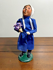 Byers Choice Ltd Caroler 1997 Young Amish Girl Holding Flowers & Extra Wreath picture