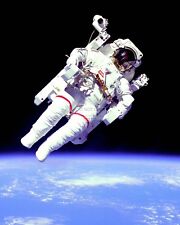ASTRONAUT BRUCE McCANDLESS DURING UNTETHERED SPACEWALK - 8X10 NASA PHOTO (DD205) picture