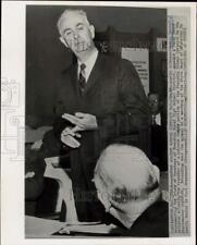 1964 Press Photo Gaynor Kendall speaks at Board of Education hearing in Austin picture