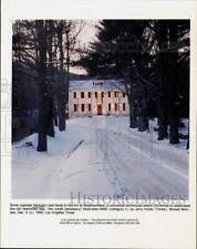 1990 Press Photo Snow on Road to the Inn at Weathersfield in Vermont - tuw07148 picture
