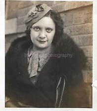 EARLY 20th CENTURY WOMAN Vintage FOUND PHOTO Black And White ORIGINAL 312 45 A picture