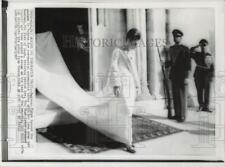 1967 Press Photo Empress Farah and the Shah of Iran at the Palace in Tehran picture
