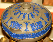 WEDGWOOD RARE 1820 DRABWARE SUGAR BOWL AND DARK BLUE RELIEFS ALL AROUND STUNNING picture