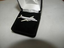 UNITED AIRLINES DC-7  AIRPLANE TACK PIN CONTINENTAL UAL PILOT NOSTALGIC GIFT  picture