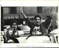 1988 Press Photo Paysir Yamin and his sister Shadia shout 
