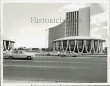 1965 Press Photo Exterior view of the new Financial Center in Phoenix, Arizona picture