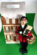 Byers Choice Carolers 2004 Grandfather Train Present Basket of Apples 14