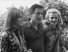 Greek-American actor John Cassavetes Gena Rowlands and Britt Ekland 1968 PHOTO picture