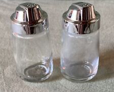 *VINTAGE* Federal Housewares Glass Salt & Pepper Shaker Set - 3.5” (1970’s) picture