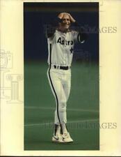 1989 Press Photo Houston Astros Baseball Player Art Howe Loses Hat - hps21797 picture