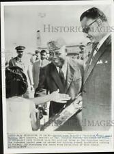 1964 Press Photo Gamal Abdel Nasser and Ibrahim Abboud greeted in Cairo. picture