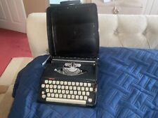 Brother Deluxe 220 Vintage (70s) Typewriter Black with cover  case picture