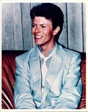 David Bowie vintage 8x10 press photo in blue suit smiling for cameras picture