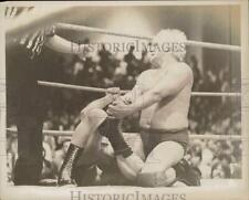 1980 Press Photo Wrestlers in Match - ctaa29510 picture