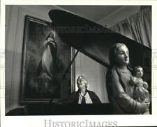 1986 Press Photo Sister Waldia Ann Warden is at the piano in Veritas Hall. picture