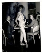 LG28 1961 Original Photo DELL NIELSON CHIC FASHION MODEL @ THE ROSE TREE ROOM picture