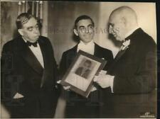 1937 Press Photo Eddie Cantor Congratulated by Irvin Cobb & Gov. Frank Merriam picture