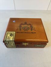 A Fuentes Cuban-Style Corona Wood Cigar Box 7