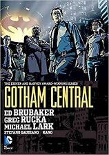 Gotham Central Omnibus (2022 edition) [Hardcover] Rucka, Greg and Lark, Michael picture